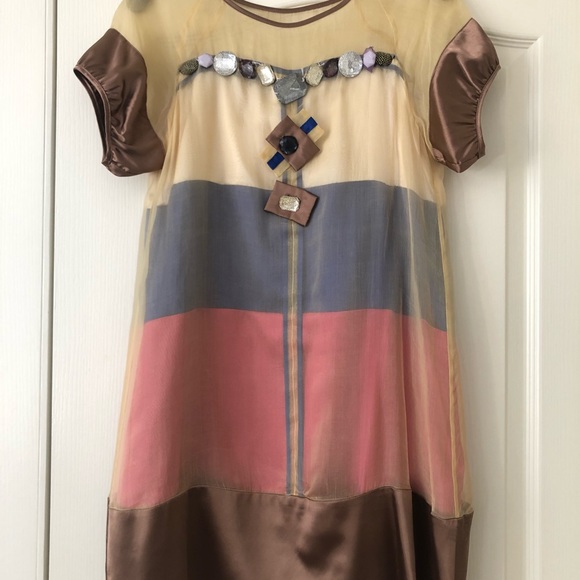 Elegant color block dress with jewels - Picture 2 of 8